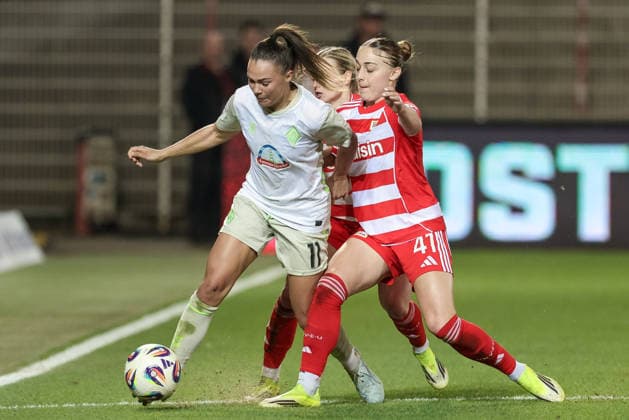 v.li.: Maja Sternad (SV Werder Bremen, 11) und Lia Kamber (1. FC Union Berlin, 41) im Zweikampf, Duell, Dynamik, Aktion, Action, Spielszene, DIE DFB-RICHTLINIEN UNTERSAGEN JEGLICHE NUTZUNG VON FOTOS ALS SEQUENZBILDER UND ODER VIDEOÄHNLICHE FOTOSTRECKEN. DFB REGULATIONS PROHIBIT ANY USE OF PHOTOGRAPHS AS IMAGE SEQUENCES AND OR QUASI-VIDEO., 23.03.2026, Berlin (Deutschland), Fussball, Google Pixel Frauen-Bundesliga, 1. FC Union Berlin - SV Werder Bremen