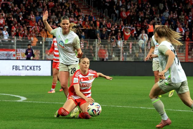 DEU, 2.BL, Frauen, 1.FC Union vs. Werder Bremen, 23.03.2026, Stadion Alte Foersterei, Berlin, DEU, 2.BL, Frauen, 1.FC Union vs. Werder Bremen, im Bild: Kamber Lia(1.FC Union Berlin 41), Juliane Wirtz (Werder Bremen 28) DFL - regulations prohibit any use of Photographs as image sequences and or quasi-video