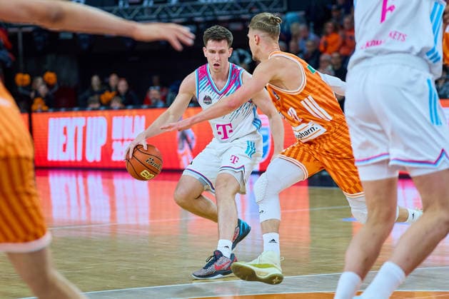 Grayson Murphy (Telecom Baskets Bonn, 07), Thomas Klepeisz (ratiopharm ulm, 22) GER, ratiopharm ulm vs. Telekom Baskets Bonn, Basketball, 25. Spieltag, EasyCredit BBL, Spielzeit 2025 2026, 23.03.2026 GER, ratiopharm ulm vs. Telekom Baskets Bonn, Basketball, 25. Spieltag, EasyCredit BBL, Spielzeit 2025 2026, 23.03.2026 Neu-Ulm Copyright: xEibner-Pressefoto GeraldxOelze-dexStoppanyx EP_ODS