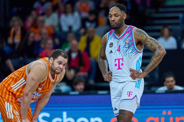Christopher Ledlum (ratiopharm ulm, 04), Jeff Garret Jr. (Telecom Baskets Bonn, 04) GER, ratiopharm ulm vs. Telekom Baskets Bonn, Basketball, 25. Spieltag, EasyCredit BBL, Spielzeit 2025 2026, 23.03.2026 GER, ratiopharm ulm vs. Telekom Baskets Bonn, Basketball, 25. Spieltag, EasyCredit BBL, Spielzeit 2025 2026, 23.03.2026 Neu-Ulm Copyright: xEibner-Pressefoto GeraldxOelze-dexStoppanyx EP_ODS