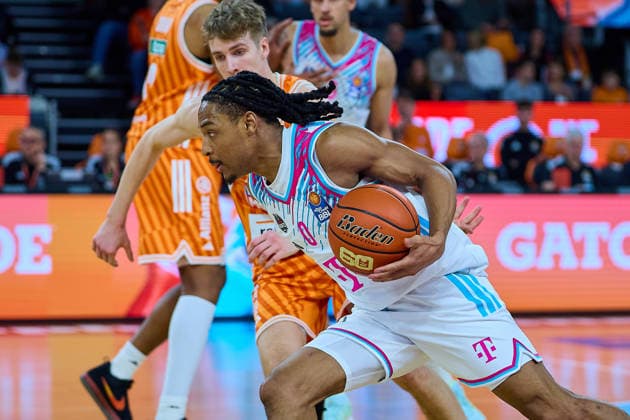 Zweikampf Tobias Jensen (ratiopharm ulm, 07), Jalen Finch (Telecom Baskets Bonn, 00) GER, ratiopharm ulm vs. Telekom Baskets Bonn, Basketball, 25. Spieltag, EasyCredit BBL, Spielzeit 2025 2026, 23.03.2026 GER, ratiopharm ulm vs. Telekom Baskets Bonn, Basketball, 25. Spieltag, EasyCredit BBL, Spielzeit 2025 2026, 23.03.2026 Neu-Ulm Copyright: xEibner-Pressefoto GeraldxOelze-dexStoppanyx EP_ODS