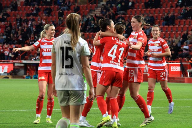 DEU, 1.BL, Frauen, 1.FC Union vs. Werder Bremen, 23.03.2026, Stadion Alte Foersterei, Berlin, DEU, 1.BL, Frauen, 1.FC Union vs. Werder Bremen, im Bild: 2:0 durch Tysiak Amber(1.FC Union Berlin 26), Union-Spielerinnenkreis DFL - regulations prohibit any use of Photographs as image sequences and or quasi-video
