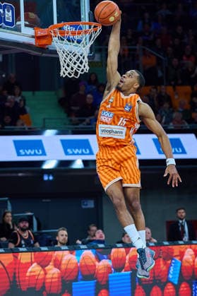 Dunking, Dunk von Justin Simon (ratiopharm ulm, 15) GER, ratiopharm ulm vs. Telekom Baskets Bonn, Basketball, 25. Spieltag, EasyCredit BBL, Spielzeit 2025 2026, 23.03.2026 GER, ratiopharm ulm vs. Telekom Baskets Bonn, Basketball, 25. Spieltag, EasyCredit BBL, Spielzeit 2025 2026, 23.03.2026 Neu-Ulm Copyright: xEibner-Pressefoto GeraldxOelze-dexStoppanyx EP_ODS
