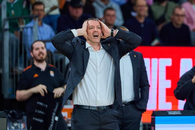 Ty Harrelson (ratiopharm ulm, Head Coach) fassungslos GER, ratiopharm ulm vs. Telekom Baskets Bonn, Basketball, 25. Spieltag, EasyCredit BBL, Spielzeit 2025 2026, 23.03.2026 GER, ratiopharm ulm vs. Telekom Baskets Bonn, Basketball, 25. Spieltag, EasyCredit BBL, Spielzeit 2025 2026, 23.03.2026 Neu-Ulm Copyright: xEibner-Pressefoto GeraldxOelze-dexStoppanyx EP_ODS