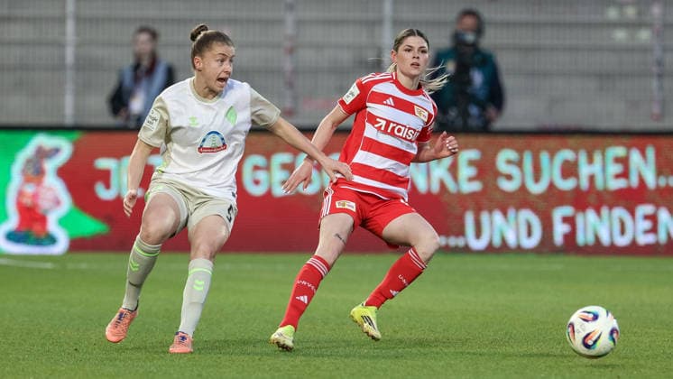 v.li.: Michelle Ulbrich (SV Werder Bremen, 5) und Eileen Campbell (1. FC Union Berlin, 10) im Zweikampf, Duell, Dynamik, Aktion, Action, Spielszene, DIE DFB-RICHTLINIEN UNTERSAGEN JEGLICHE NUTZUNG VON FOTOS ALS SEQUENZBILDER UND ODER VIDEOÄHNLICHE FOTOSTRECKEN. DFB REGULATIONS PROHIBIT ANY USE OF PHOTOGRAPHS AS IMAGE SEQUENCES AND OR QUASI-VIDEO., 23.03.2026, Berlin (Deutschland), Fussball, Google Pixel Frauen-Bundesliga, 1. FC Union Berlin - SV Werder Bremen