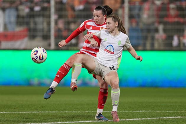 v.li.: Hannah Eurlings (1. FC Union Berlin, 14) und Michelle Weiß (SV Werder Bremen, 15) im Zweikampf, Duell, Dynamik, Aktion, Action, Spielszene, DIE DFB-RICHTLINIEN UNTERSAGEN JEGLICHE NUTZUNG VON FOTOS ALS SEQUENZBILDER UND ODER VIDEOÄHNLICHE FOTOSTRECKEN. DFB REGULATIONS PROHIBIT ANY USE OF PHOTOGRAPHS AS IMAGE SEQUENCES AND OR QUASI-VIDEO., 23.03.2026, Berlin (Deutschland), Fussball, Google Pixel Frauen-Bundesliga, 1. FC Union Berlin - SV Werder Bremen