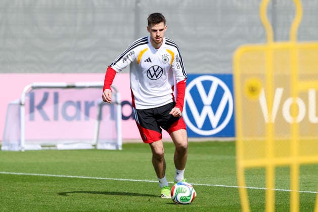 Anton Stach (Germany) kontrolliert den Ball, , Training der deutschen Fussball Nationalmannschaft, Home Ground am 24. March 2026 in Herzogenaurach, Deutschland. (Foto von Marco Steinbrenner DeFodi Images) Anton Stach (Germany) controls the ball, , Training der deutschen Fussball Nationalmannschaft, Home Ground, March 24, 2026 in Herzogenaurach, Germany. (Photo by Marco Steinbrenner DeFodi Images) -