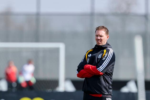 Bundestrainer Julian Nagelsmann (Germany) schaut, , Training der deutschen Fussball Nationalmannschaft, Home Ground am 24. March 2026 in Herzogenaurach, Deutschland. (Foto von Marco Steinbrenner DeFodi Images) Bundestrainer Julian Nagelsmann (Germany) looks on, , Training der deutschen Fussball Nationalmannschaft, Home Ground, March 24, 2026 in Herzogenaurach, Germany. (Photo by Marco Steinbrenner DeFodi Images) -
