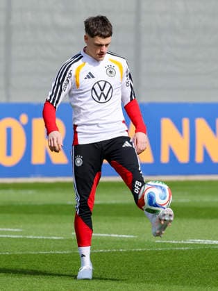 Florian Wirtz (Germany) kontrolliert den Ball, , Training der deutschen Fussball Nationalmannschaft, Home Ground am 24. March 2026 in Herzogenaurach, Deutschland. (Foto von Marco Steinbrenner DeFodi Images) Florian Wirtz (Germany) controls the ball, , Training der deutschen Fussball Nationalmannschaft, Home Ground, March 24, 2026 in Herzogenaurach, Germany. (Photo by Marco Steinbrenner DeFodi Images) -