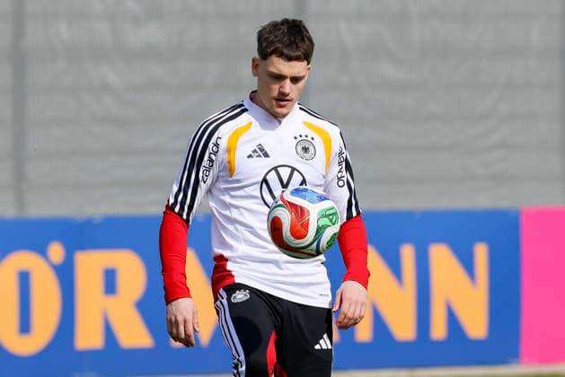 Florian Wirtz (Germany) kontrolliert den Ball, , Training der deutschen Fussball Nationalmannschaft, Home Ground am 24. March 2026 in Herzogenaurach, Deutschland. (Foto von Marco Steinbrenner DeFodi Images) Florian Wirtz (Germany) controls the ball, , Training der deutschen Fussball Nationalmannschaft, Home Ground, March 24, 2026 in Herzogenaurach, Germany. (Photo by Marco Steinbrenner DeFodi Images) -