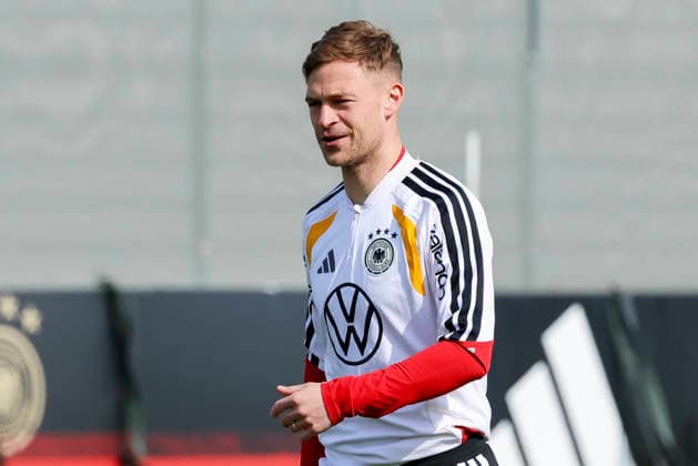 Joshua Kimmich (Germany) schaut, , Training der deutschen Fussball Nationalmannschaft, Home Ground am 24. March 2026 in Herzogenaurach, Deutschland. (Foto von Marco Steinbrenner DeFodi Images) Joshua Kimmich (Germany) looks on, , Training der deutschen Fussball Nationalmannschaft, Home Ground, March 24, 2026 in Herzogenaurach, Germany. (Photo by Marco Steinbrenner DeFodi Images) -