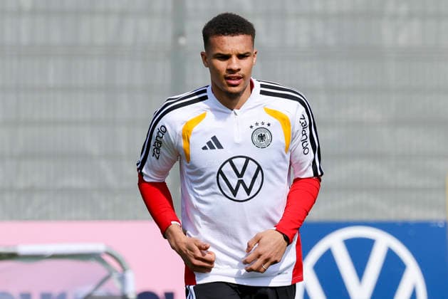 Malick Thiaw (Germany) schaut, , Training der deutschen Fussball Nationalmannschaft, Home Ground am 24. March 2026 in Herzogenaurach, Deutschland. (Foto von Marco Steinbrenner DeFodi Images) Malick Thiaw (Germany) looks on, , Training der deutschen Fussball Nationalmannschaft, Home Ground, March 24, 2026 in Herzogenaurach, Germany. (Photo by Marco Steinbrenner DeFodi Images) -