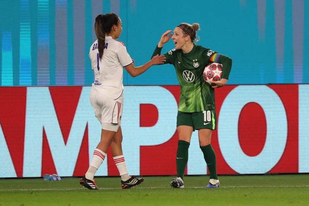 VfL vs. Lyon, CL Frauen, Wolfsburg, 24.03.2026, Fußball, Frauen, VfL Wolfsburg vs. Olympique Lyon, Champions League, Viertelfinale, Saison 2025 2026, Vicki Becho (Lyon), Svenja Huth (VfL Wolfsburg) AOK Stadion Niedersachsen Deutschland