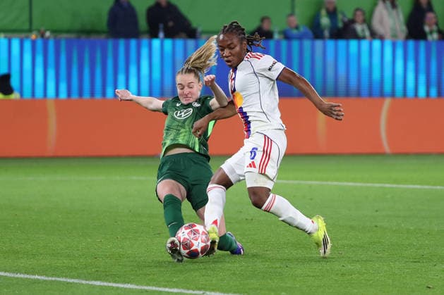 VfL vs. Lyon, CL Frauen, Wolfsburg, 24.03.2026, Fußball, Frauen, VfL Wolfsburg vs. Olympique Lyon, Champions League, Viertelfinale, Saison 2025 2026, Janina Minge (VfL Wolfsburg), Melchie Dumornay (Lyon) AOK Stadion Niedersachsen Deutschland