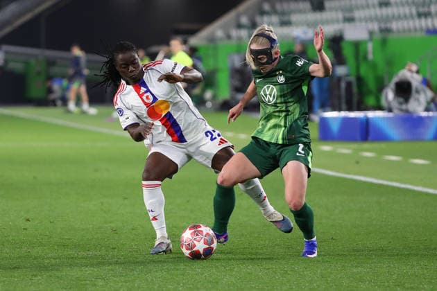VfL vs. Lyon, CL Frauen, Wolfsburg, 24.03.2026, Fußball, Frauen, VfL Wolfsburg vs. Olympique Lyon, Champions League, Viertelfinale, Saison 2025 2026, Tabitha Chawinga (Lyon), Thea Bjelde (VfL Wolfsburg) AOK Stadion Niedersachsen Deutschland