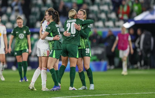 GER, Wolfsburg, VfL Wolfsburg vs Olympique Lyon, Women s Champions League, Fussball, UEFA, Spielzeit 2025 2026, AOK Arena, Viertelfinale, Hinspiel im Bild: Freude und Emotionen nach dem Sieg beim Vfl Wolfsburg DFB DFL REGULATIONS PROHIBIT ANY USE OF PHOTOGRAPHS AS IMAGE SEQUENCES AND OR QUASI-VIDEO, 24.03.2026 Copyright: HMBxMedia HendrikxHamelau