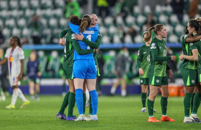 GER, Wolfsburg, VfL Wolfsburg vs Olympique Lyon, Women s Champions League, Fussball, UEFA, Spielzeit 2025 2026, AOK Arena, Viertelfinale, Hinspiel im Bild: Freude und Emotionen nach dem Sieg beim Vfl Wolfsburg DFB DFL REGULATIONS PROHIBIT ANY USE OF PHOTOGRAPHS AS IMAGE SEQUENCES AND OR QUASI-VIDEO, 24.03.2026 Copyright: HMBxMedia HendrikxHamelau