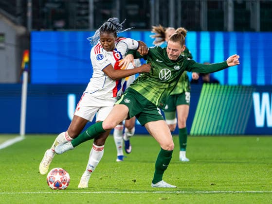 Kadidiatou Diani (OL Lyonnes, 11) im Zweikampf gegen Sarai Linder (VfL Wolfsburg, 39) VfL Wolfsburg vs. Olympique Lyon, Fussball, Frauen UEFA Champions League, Viertelfinale, Saison 2025 2026, 24.03.2026 VfL Wolfsburg vs. Olympique Lyon, Fussball, Frauen UEFA Champions League, Viertelfinale, Saison 2025 2026, 24.03.2026 Wolfsburg Copyright: xEibner-Pressefoto DamianxKruczynx EP_DKI