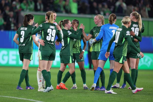 VfL vs. Lyon, CL Frauen, Wolfsburg, 24.03.2026, Fußball, Frauen, VfL Wolfsburg vs. Olympique Lyon, Champions League, Viertelfinale, Saison 2025 2026, Schlussjubel AOK Stadion Niedersachsen Deutschland