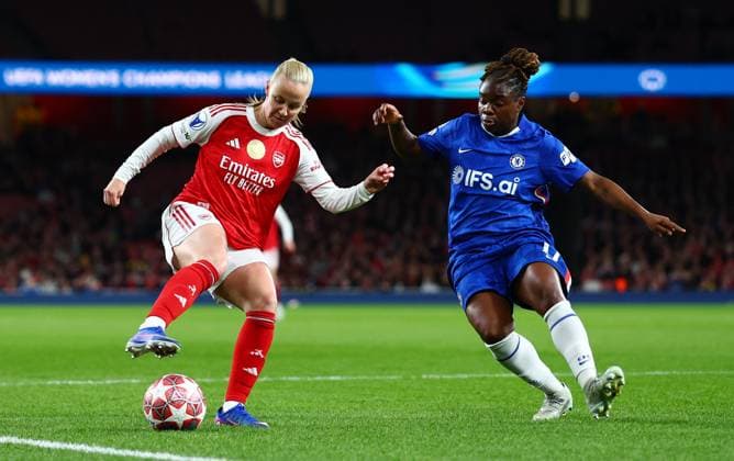 Beth Mead of Arsenal and Sandy Baltimore of Chelsea. Arsenal Women v Chelsea Women, UEFA Women s Champions League, Quarter Final, First Leg, Football, Emirates Stadium, London, UK - 24 Mar 2026London Emirates Stadium United Kingdom EDITORIAL USE ONLY No use with unauthorised audio, video, data, fixture lists, club league logos or live services. Online in-match use limited to 120 images, no video emulation. No use in betting, games or single club league player publications. Copyright: xJamesxMarsh Shutterstockx 16787096v