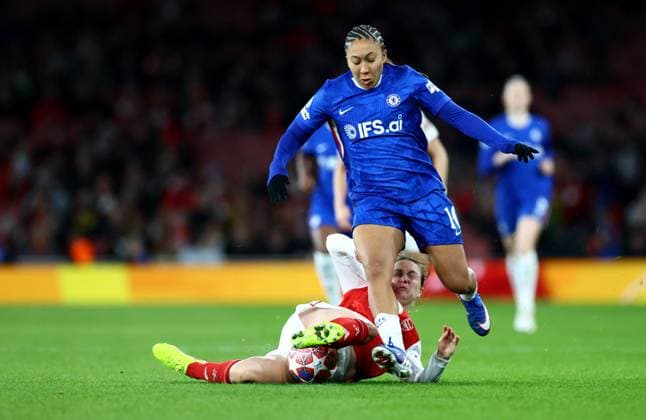 Lotte Wubben-Moy of Arsenal and Lauren James of Chelsea. Arsenal Women v Chelsea Women, UEFA Women s Champions League, Quarter Final, First Leg, Football, Emirates Stadium, London, UK - 24 Mar 2026London Emirates Stadium United Kingdom EDITORIAL USE ONLY No use with unauthorised audio, video, data, fixture lists, club league logos or live services. Online in-match use limited to 120 images, no video emulation. No use in betting, games or single club league player publications. Copyright: xJamesxMarsh Shutterstockx 16787096bb