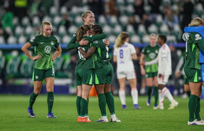 GER, Wolfsburg, VfL Wolfsburg vs Olympique Lyon, Women s Champions League, Fussball, UEFA, Spielzeit 2025 2026, AOK Arena, Viertelfinale, Hinspiel im Bild: Freude und Emotionen nach dem Sieg bei Vfl Wolfsburg Frauen, Camilla Küver (VfL Wolfsburg Frauen 16) DFB DFL REGULATIONS PROHIBIT ANY USE OF PHOTOGRAPHS AS IMAGE SEQUENCES AND OR QUASI-VIDEO, 24.03.2026 Copyright: HMBxMedia HendrikxHamelau