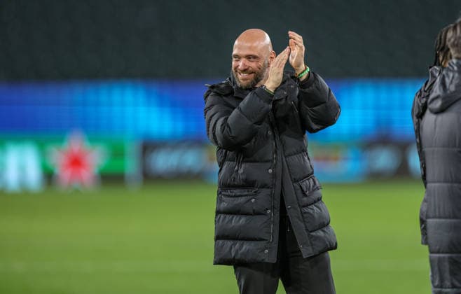 GER, Wolfsburg, VfL Wolfsburg vs Olympique Lyon, Women s Champions League, Fussball, UEFA, Spielzeit 2025 2026, AOK Arena, Viertelfinale, Hinspiel im Bild: Stephan Lerch (Trainer Vfl Wolfsburg Frauen) DFB DFL REGULATIONS PROHIBIT ANY USE OF PHOTOGRAPHS AS IMAGE SEQUENCES AND OR QUASI-VIDEO, 24.03.2026 Copyright: HMBxMedia HendrikxHamelau