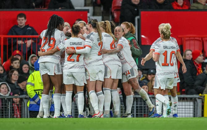 GBR, Manchester, Manchester United, ManU vs Bayern München, Women s Champions League, Fussball, UEFA, Spielzeit 2025 2026, Old Trafford, Viertelfinale, Hinspiel im Bild: Momoko Tanikawa (Bayern München 18) erzielt das Tor zum 3:2, Tor, Freude, Jubel und Emotion, goal scored DFB DFL REGULATIONS PROHIBIT ANY USE OF PHOTOGRAPHS AS IMAGE SEQUENCES AND OR QUASI-VIDEO, 25.03.2026 Copyright: HMBxMedia HendrikxHamelau