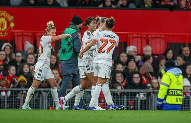 GBR, Manchester, Manchester United, ManU vs Bayern München, Women s Champions League, Fussball, UEFA, Spielzeit 2025 2026, Old Trafford, Viertelfinale, Hinspiel im Bild: Momoko Tanikawa (Bayern München 18) erzielt das Tor zum 3:2, Tor, Freude, Jubel und Emotion, goal scored DFB DFL REGULATIONS PROHIBIT ANY USE OF PHOTOGRAPHS AS IMAGE SEQUENCES AND OR QUASI-VIDEO, 25.03.2026 Copyright: HMBxMedia HendrikxHamelau
