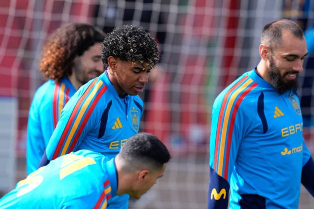 March 26, 2026, Las Rozas, Madrid, Spain: Lamine Yamal during the training session of Spain Team ahead of the International Friendly, Länderspiel, Nationalmannschaft match against Serbia at Ciudad del Futbol on March 26, 2026, in Las Rozas, Madrid, Spain. Training Session Of Spain Team - International Friendly - ZUMAa181 20260326_zaa_a181_002 Copyright: xDennisxAgyemanx