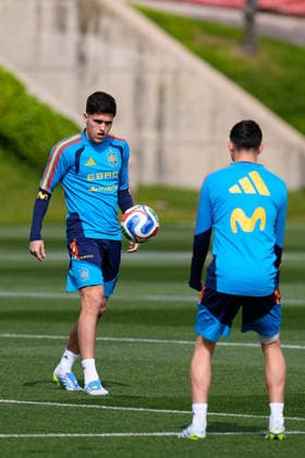 March 26, 2026, Las Rozas, Madrid, Spain: Pau Cubarsi during the training session of Spain Team ahead of the International Friendly, Länderspiel, Nationalmannschaft match against Serbia at Ciudad del Futbol on March 26, 2026, in Las Rozas, Madrid, Spain. Training Session Of Spain Team - International Friendly - ZUMAa181 20260326_zaa_a181_010 Copyright: xDennisxAgyemanx