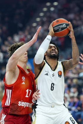 Braian Angola (LDLC ASVEL Villeurbanne, 06) mit Justinian Jessup (FC Bayern Basketball, 10), GER, FC Bayern Basketball vs. LDLC ASVEL Villeurbanne, Basketball, Euroleague, 34. Spieltag, Saison 2025 2026, 26.03.2026, GER, FC Bayern Basketball vs. LDLC ASVEL Villeurbanne, Basketball, Euroleague, 34. Spieltag, Saison 2025 2026, 26.03.2026 Muenchen Copyright: xEibner-Pressefoto JennixMaulx EP_JML