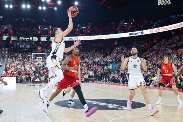 Thomas Heurtel (LDLC ASVEL Villeurbanne, 07) mit David McCormack (FC Bayern Basketball, 33) und Bastien Vautier (LDLC ASVEL Villeurbanne, 32), mit Vladimir Lucic (FC Bayern Basketball, 11), GER, FC Bayern Basketball vs. LDLC ASVEL Villeurbanne, Basketball, Euroleague, 34. Spieltag, Saison 2025 2026, 26.03.2026, GER, FC Bayern Basketball vs. LDLC ASVEL Villeurbanne, Basketball, Euroleague, 34. Spieltag, Saison 2025 2026, 26.03.2026 Muenchen Copyright: xEibner-Pressefoto JennixMaulx EP_JML
