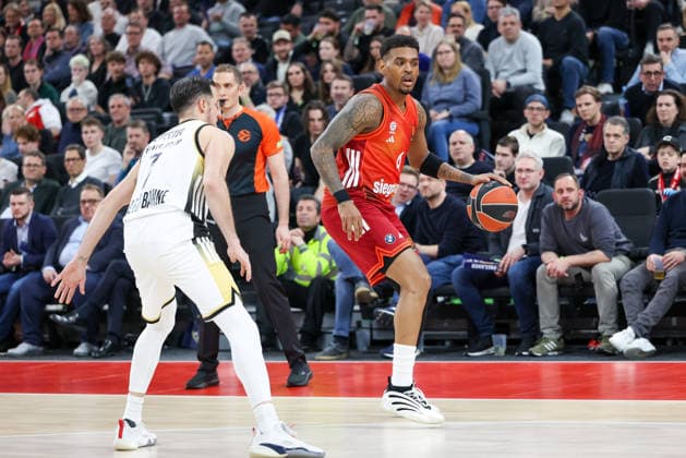 Xavier Rathan-Mayes (FC Bayern Basketball, 04) mit Thomas Heurtel (LDLC ASVEL Villeurbanne, 07), GER, FC Bayern Basketball vs. LDLC ASVEL Villeurbanne, Basketball, Euroleague, 34. Spieltag, Saison 2025 2026, 26.03.2026, GER, FC Bayern Basketball vs. LDLC ASVEL Villeurbanne, Basketball, Euroleague, 34. Spieltag, Saison 2025 2026, 26.03.2026 Muenchen Copyright: xEibner-Pressefoto JennixMaulx EP_JML