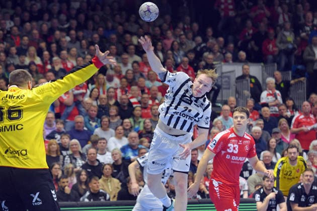 Eric Johansson (THW Kiel 21) scheitert an Nebojsa Simic (Torwart MT Melsungen 16), Aaron Mensing (MT Melsungen 33) (R) , GER, MT Melsungen - THW Kiel, Handball, 1. Bundesliga, 26. Spieltag, Saison 2025 2026, 27.03.2026, GER, MT Melsungen - THW Kiel, Handball, 1. Bundesliga, 26. Spieltag, Saison 2025 2026, 27.03.2026 Kassel Copyright: xEibner-Pressefotox xRolandxSippex EP_RSL