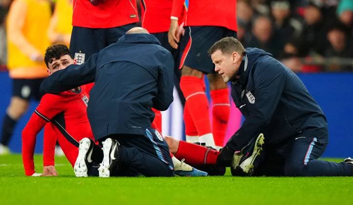Phil Foden of England gets treatment on his left leg England v Uruguay, International Football, Friendly, Football, Wembley Stadium, London, UK - 27 Mar 2026London Wembley Stadium United Kingdom EDITORIAL USE ONLY No use with unauthorised audio, video, data, fixture lists, club league logos or live services. Online in-match use limited to 120 images, no video emulation. No use in betting, games or single club league player publications. Copyright: xJavierxGarcia Shutterstockx 16788932bd