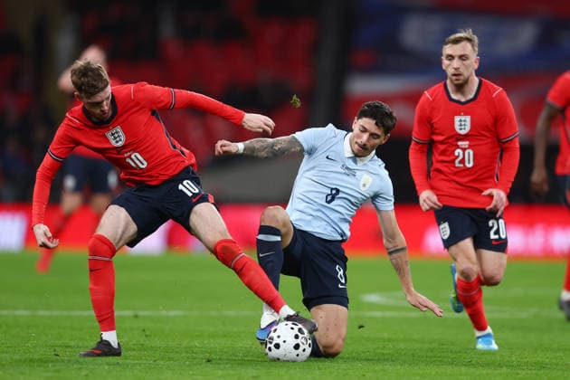 London, England, 27th March 2026. Cole Palmer of England Emiliano Martinez of Uruguay challenge for the ball during the England vs Uruguay International Friendly, Länderspiel, Nationalmannschaft match at Wembley Stadium, London. Picture credit should read: Paul Terry Sportimage EDITORIAL USE ONLY. No use with unauthorised audio, video, data, fixture lists, club league logos or live services. Online in-match use limited to 120 images, no video emulation. No use in betting, games or single club league player publications. SPI_060_PT_England_Uruguay SPI-4639-0060