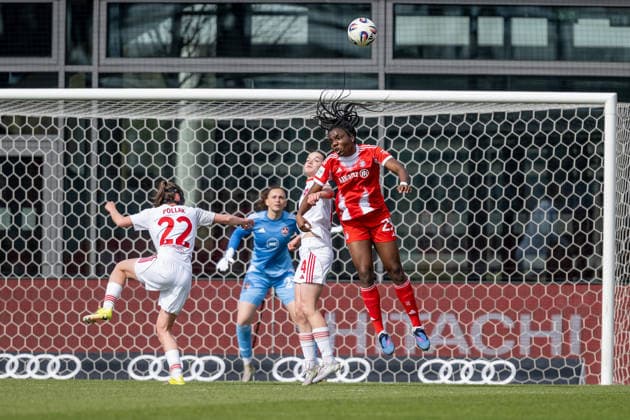 Julia Pollak (1. FC Nuernberg, 22) und Marlene Lindner (1. FC Nuernberg, 14) verteidigen gegen Edna Imade (FC Bayern Muenchen Frauen, 29) GER, FC Bayern Muenchen Frauen vs. 1. FC Nuernberg, Fussball, Google Pixel Frauen-Bundesliga, 22. Spieltag, Saison 2025 2026, 28.03.2026. (DFL DFB REGULATIONS PROHIBIT ANY USE OF PHOTOGRAPHS as IMAGE SEQUENCES and or QUASI-VIDEO). GER, FC Bayern Muenchen Frauen vs. 1. FC Nuernberg, Fussball, Google Pixel Frauen-Bundesliga, 22. Spieltag, Saison 2025 2026, 28.03.2026. Muenchen Copyright: xEibner-Pressefoto HeikexFeinerx EP_HFR