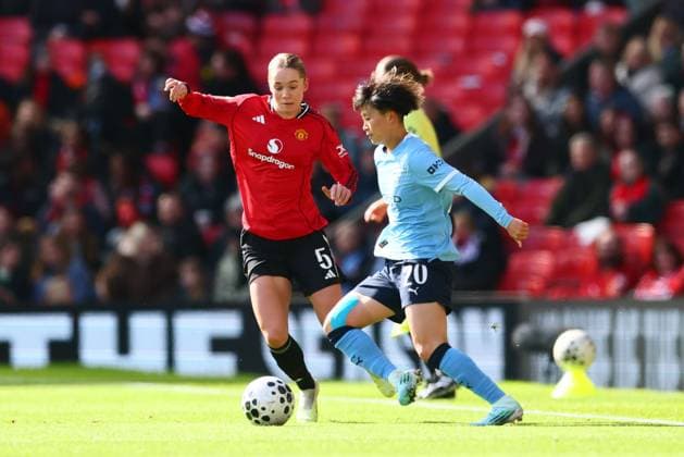 Hanna Lundkvist of Manchester United, ManU and Aoba Fujino of Manchester City Manchester United Women v Manchester City Women, Barclays Women s Super League 2025-26, Football, Old Trafford, Manchester, UK - 28 Mar 2026Manchester Old Trafford United Kingdom EDITORIAL USE ONLY No use with unauthorised audio, video, data, fixture lists, club league logos or live services. Online in-match use limited to 120 images, no video emulation. No use in betting, games or single club league player publications. Copyright: xPaulxCurrie Shutterstockx 16788951r