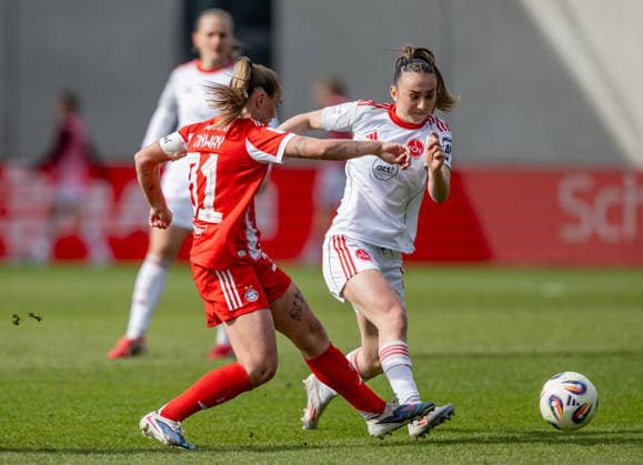 Kampf um den Ball Zweikampf zwischen Georgia Stanway (FC Bayern Muenchen Frauen, 31) und Lara Meroni (1. FC Nuernberg, 11) GER, FC Bayern Muenchen Frauen vs. 1. FC Nuernberg, Fussball, Google Pixel Frauen-Bundesliga, 22. Spieltag, Saison 2025 2026, 28.03.2026. (DFL DFB REGULATIONS PROHIBIT ANY USE OF PHOTOGRAPHS as IMAGE SEQUENCES and or QUASI-VIDEO). GER, FC Bayern Muenchen Frauen vs. 1. FC Nuernberg, Fussball, Google Pixel Frauen-Bundesliga, 22. Spieltag, Saison 2025 2026, 28.03.2026. Muenchen Copyright: xEibner-Pressefoto HeikexFeinerx EP_HFR
