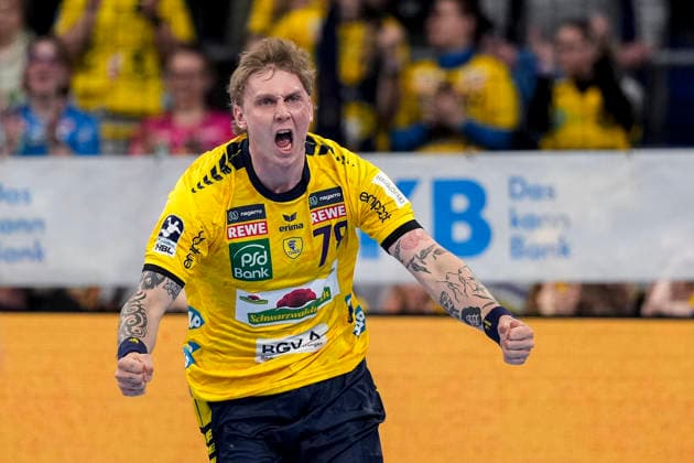Sport Bilder des Tages Torschütze Edwin Aspenbäck (RNL, 78), Spieler der Rhein-Neckar-Löwen, jubelt über ein Tor, Jubel, jubeln, Torjubel, Torerfolg, celebrate the goal, goal, celebration, jubelt ueber das Tor, Freuen, Freude, freut sich, optimistisch, positiv, Spielszene, Highlight, Einzelbild, Einzelfoto, Aktion, Action, 28.03.2026, Mannheim (Deutschland), Handball, Bundesliga, Rhein-Neckar Löwen - HSG Wetzlar