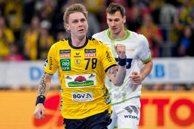 Torschütze Edwin Aspenbäck (RNL, 78), Spieler der Rhein-Neckar-Löwen, jubelt über ein Tor, Jubel, jubeln, Torjubel, Torerfolg, celebrate the goal, goal, celebration, jubelt ueber das Tor, Freuen, Freude, freut sich, optimistisch, positiv, Spielszene, Highlight, Einzelbild, Einzelfoto, Aktion, Action, 28.03.2026, Mannheim (Deutschland), Handball, Bundesliga, Rhein-Neckar Löwen - HSG Wetzlar