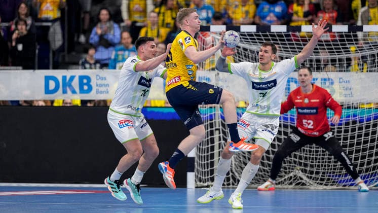 v.li.: Josip Simic (HSG, 10), Haukur Thrastarson (RNL, 25), Jona Schoch (HSG, 22), Zweikampf, Spielszene, Duell, duel, tackle, tackling, Dynamik, Action, Aktion, 28.03.2026, Mannheim (Deutschland), Handball, Bundesliga, Rhein-Neckar Löwen - HSG Wetzlar