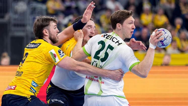v.li.: Steven Plucnar Jacobsen (RNL, 9), Robert Timmermeister (RNL, 7), Justin Müller (HSG, 25), Zweikampf, Spielszene, Duell, duel, tackle, tackling, Dynamik, Action, Aktion, 28.03.2026, Mannheim (Deutschland), Handball, Bundesliga, Rhein-Neckar Löwen - HSG Wetzlar