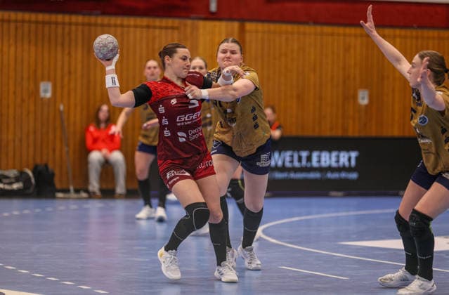 GER, Bensheim, HSG Bensheim Auerbach Flames vs Buxtehuder SV, Alsco Handball Bundesliga Frauen, Handball, DHB, Spielzeit 2025 2026, Weststadthalle Bensheim, 21. Spieltag im Bild v.l.: Mareike Thomaier (HSG Bensheim Auerbach Flames Frauen 2), Lin Elisabeth Lück (Buxtehuder SV Frauen 51) DFB DFL REGULATIONS PROHIBIT ANY USE OF PHOTOGRAPHS AS IMAGE SEQUENCES AND OR QUASI-VIDEO, 28.03.2026 Copyright: HMBxMedia HendrikxHamelau