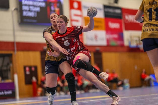 GER, Bensheim, HSG Bensheim Auerbach Flames vs Buxtehuder SV, Alsco Handball Bundesliga Frauen, Handball, DHB, Spielzeit 2025 2026, Weststadthalle Bensheim, 21. Spieltag im Bild v.l.: Carina Senel (Buxtehuder SV Frauen 44), Nina Engel (HSG Bensheim Auerbach Flames Frauen 6) DFB DFL REGULATIONS PROHIBIT ANY USE OF PHOTOGRAPHS AS IMAGE SEQUENCES AND OR QUASI-VIDEO, 28.03.2026 Copyright: HMBxMedia HendrikxHamelau