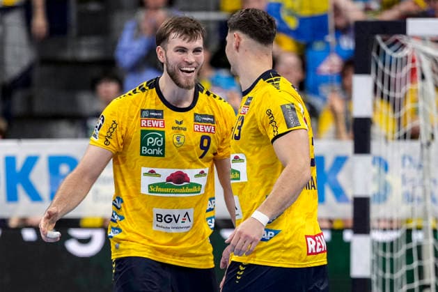 v.li.: Steven Plucnar Jacobsen (RNL, 9), Sebastian Heymann (RNL, 13), Spieler der Rhein-Neckar-Löwen, Jubel nach dem Schlusspfiff, Freude über den Sieg, Sieger, Gewinner, jubelt, jubeln, fröhlich, positiv, freut sich, freuen, optimistisch, Highlight, Action, Aktion, 28.03.2026, Mannheim (Deutschland), Handball, Bundesliga, Rhein-Neckar Löwen - HSG Wetzlar