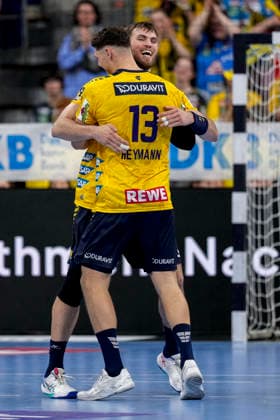 v.li.: Steven Plucnar Jacobsen (RNL, 9), Sebastian Heymann (RNL, 13), Spieler der Rhein-Neckar-Löwen, Jubel nach dem Schlusspfiff, Freude über den Sieg, Sieger, Gewinner, jubelt, jubeln, fröhlich, positiv, freut sich, freuen, optimistisch, Highlight, Action, Aktion, 28.03.2026, Mannheim (Deutschland), Handball, Bundesliga, Rhein-Neckar Löwen - HSG Wetzlar