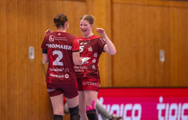 GER, Bensheim, HSG Bensheim Auerbach Flames vs Buxtehuder SV, Alsco Handball Bundesliga Frauen, Handball, DHB, Spielzeit 2025 2026, Weststadthalle Bensheim, 21. Spieltag im Bild v.l.: Mareike Thomaier (HSG Bensheim Auerbach Flames Frauen 2), Nina Engel (HSG Bensheim Auerbach Flames Frauen 6), Freude und Emotionen nach dem Sieg, Jubel DFB DFL REGULATIONS PROHIBIT ANY USE OF PHOTOGRAPHS AS IMAGE SEQUENCES AND OR QUASI-VIDEO, 28.03.2026 Copyright: HMBxMedia HendrikxHamelau