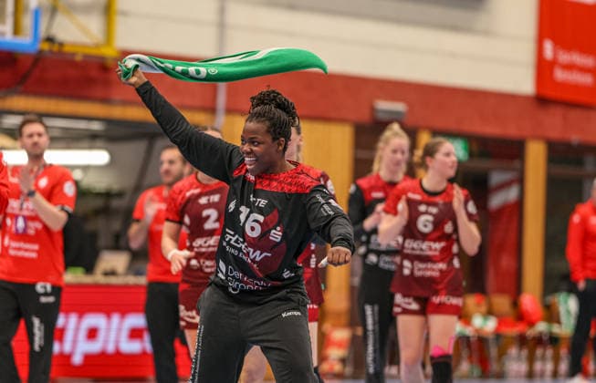 Sport Bilder des Tages GER, Bensheim, HSG Bensheim Auerbach Flames vs Buxtehuder SV, Alsco Handball Bundesliga Frauen, Handball, DHB, Spielzeit 2025 2026, Weststadthalle Bensheim, 21. Spieltag im Bild: Vanessa Fehr (HSG Bensheim Auerbach Flames Frauen 16), Freude und Emotionen nach dem Sieg, Jubel DFB DFL REGULATIONS PROHIBIT ANY USE OF PHOTOGRAPHS AS IMAGE SEQUENCES AND OR QUASI-VIDEO, 28.03.2026 Copyright: HMBxMedia HendrikxHamelau